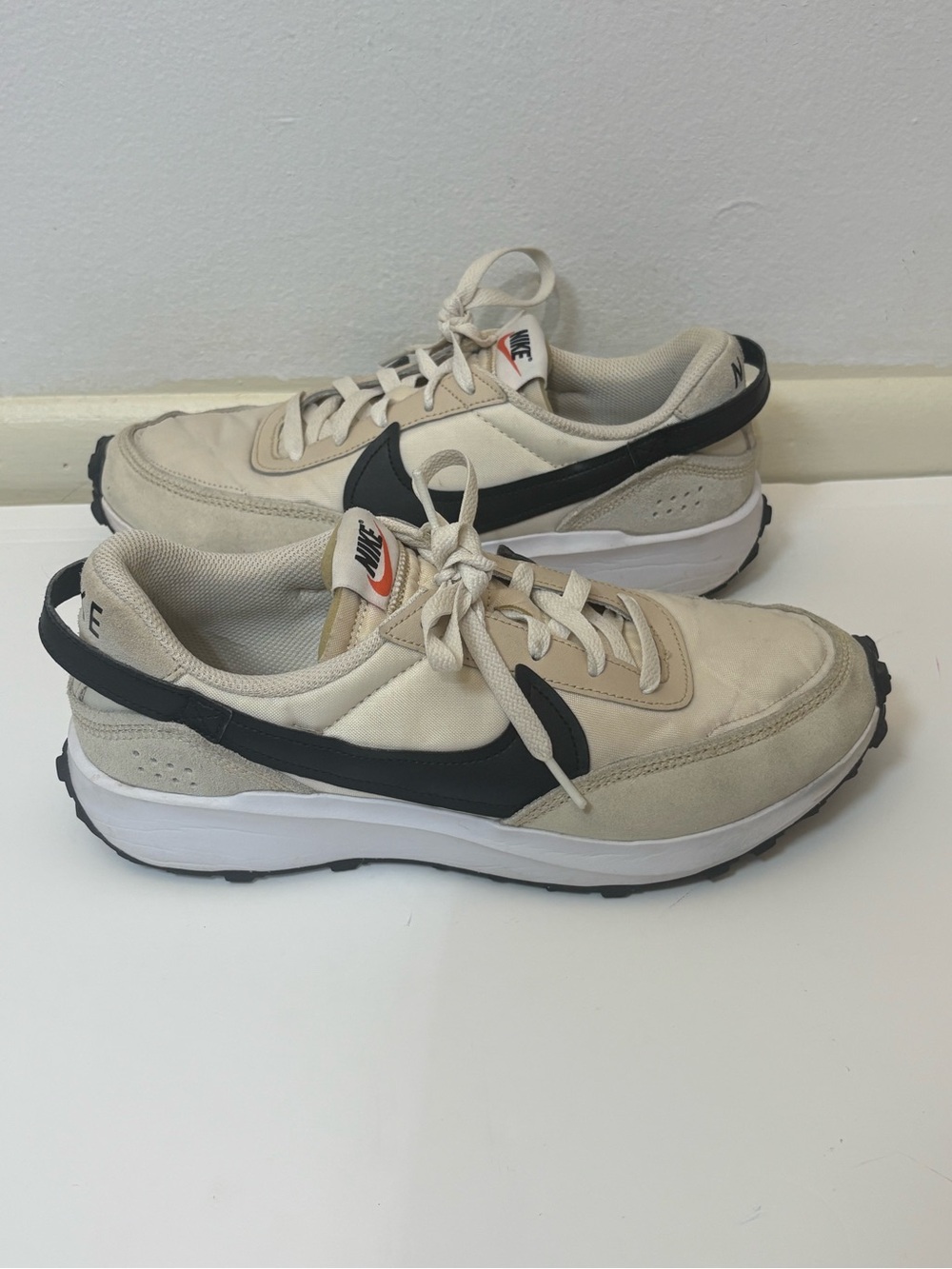 Nike Men’s Beige and Black Low-Top Sneakers
